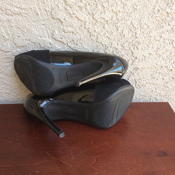 Black Peep Toe Pumps Size 7W - Picture 5 of 6